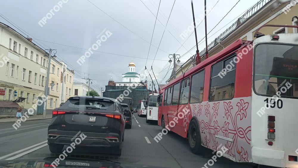 От читателя: В центре пробка из-за ДТП.
