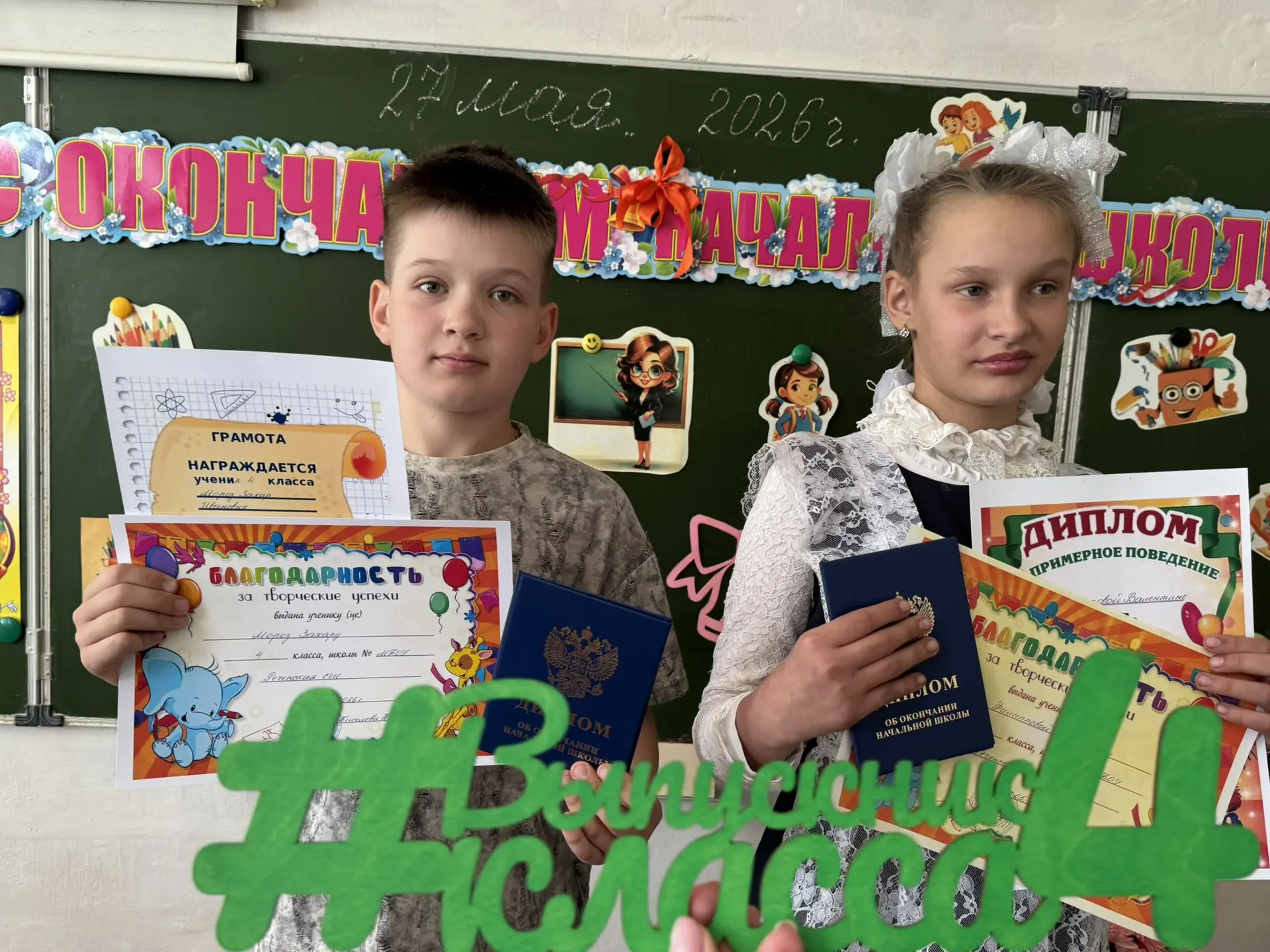Прощаться с привычным всегда грустно.  Кажется, впереди только неизвестность и ты один ...