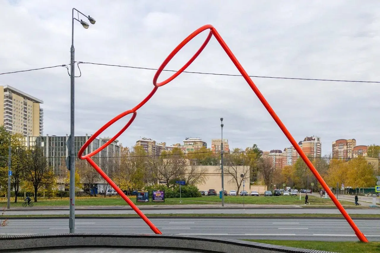 🎨 Вернадский, на котором можно посидеть

У бизнес-центра «Академик» появились необычные скульптуры.