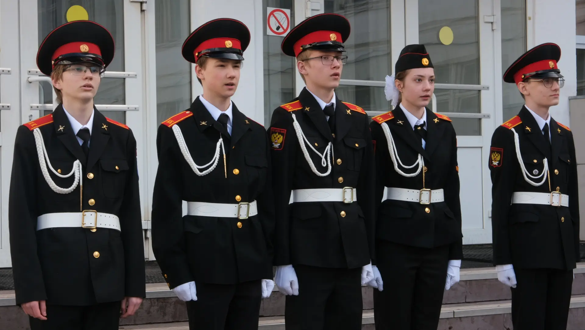 🇷🇺Церемония поднятия флага  Право поднять Государственный флаг Российской Федерации на этой неделе п