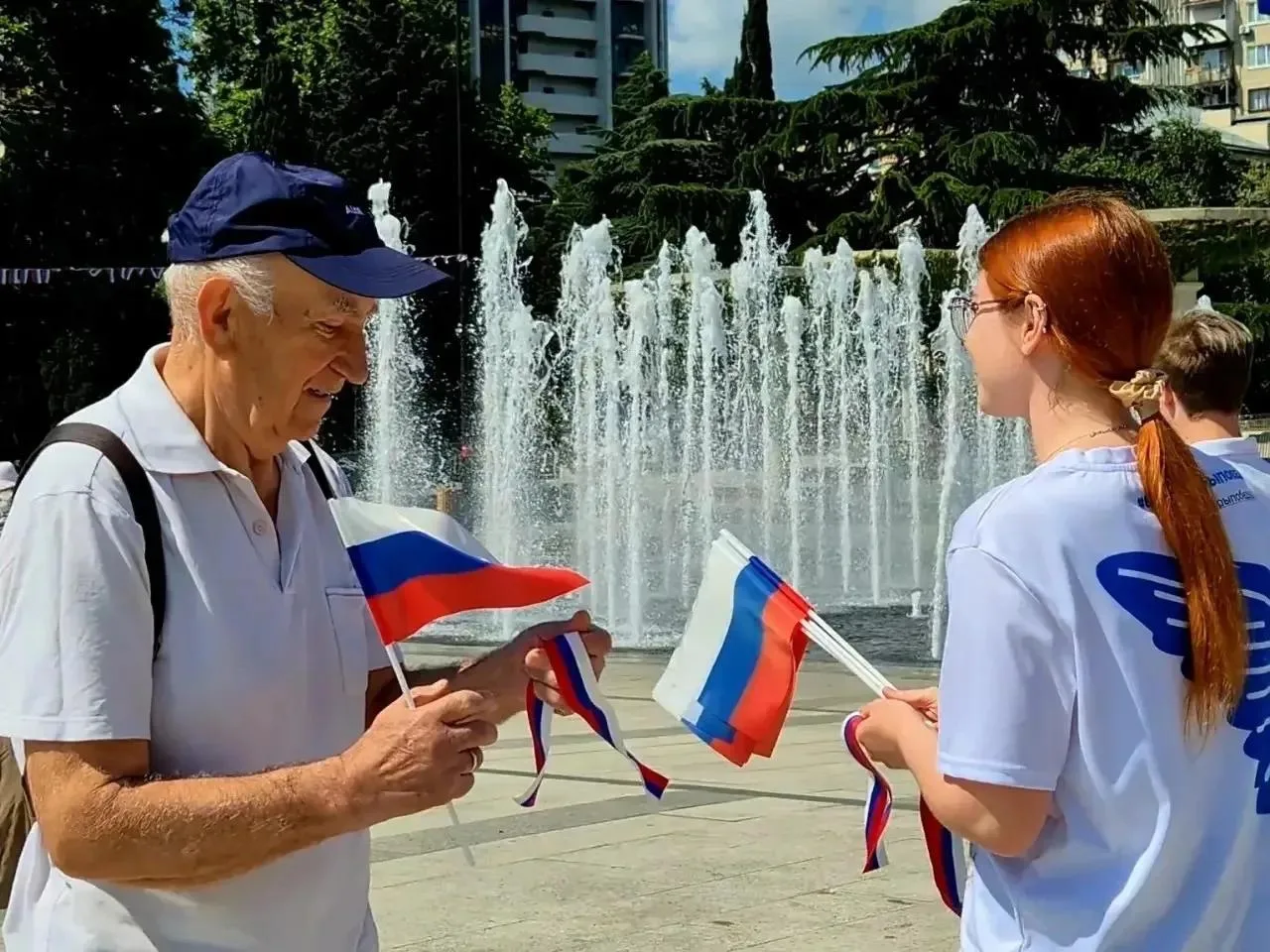🇷🇺 Белый, синий, красный – цвета единства всей страны!