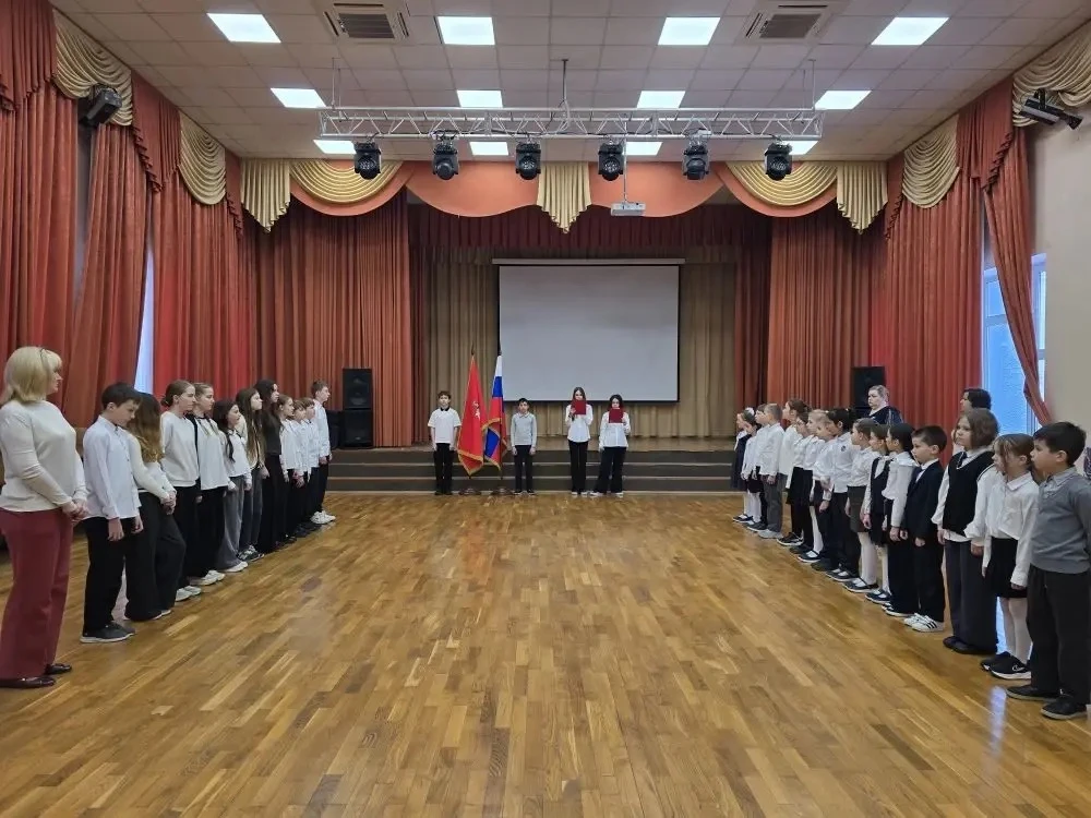 🇷🇺Начинаем неделю с поднятия Государственного флага Российской Федерации!  Эта неделя будет насыщенн