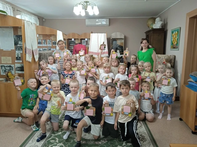 Друзья!
Вот и завершилось наше увлекательное занятие "Как крестьянский сын Мирюха мир познавал". Спа