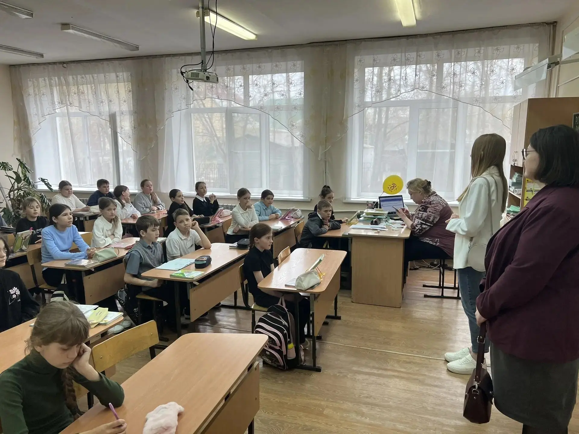 В нашей школе прошел необычный и очень важный разговор. К нам в гости пришли представители службы «Д