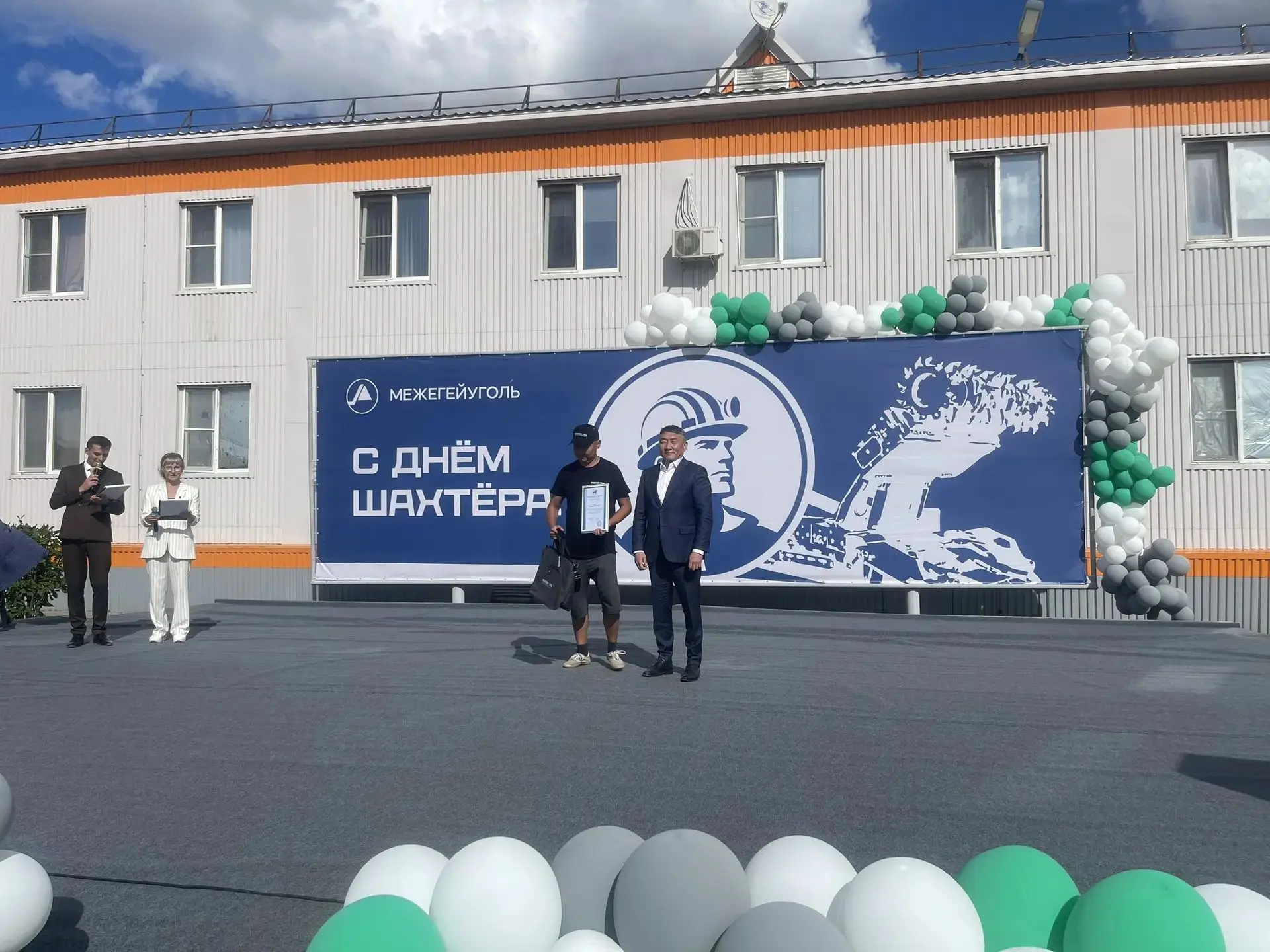 В преддверии Дня шахтёра Председатель Общественного совета федерального партийного прое...