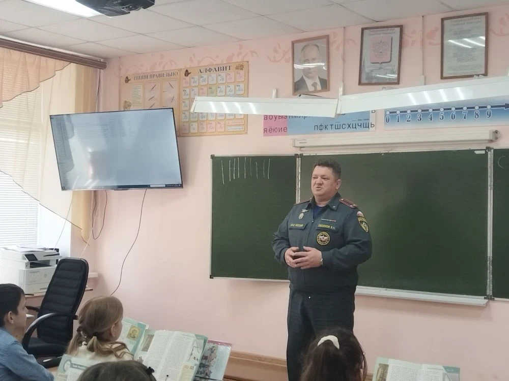✨Бузулук – земля героев! Сегодня наши "Звездочки" встретились с настоящим героем!✨  В рамках нашей з