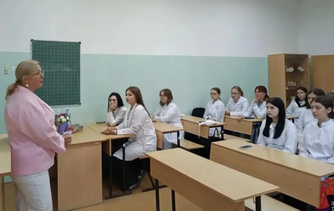 Главный врач центральной городской клинической больницы Ольга Свирид поздравила первоку...