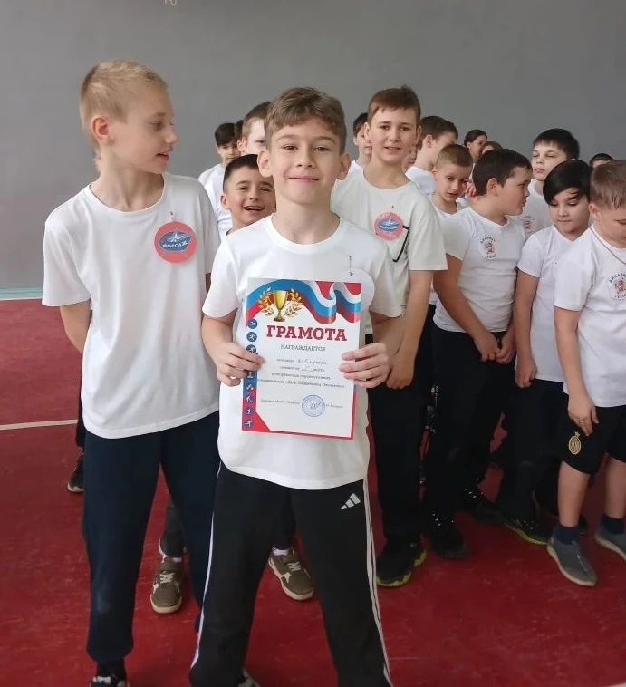 Спортивная эстафета среди учеников 2-4 классов🏆  Среди обучающихся начальной школы прошли спортивные