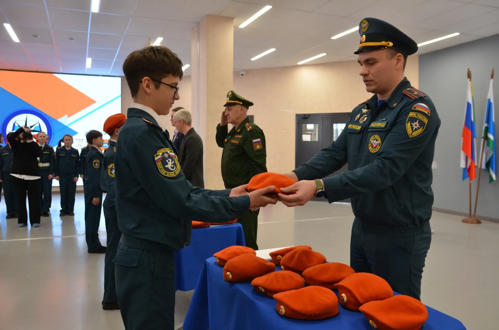 🧑‍🚒 377 лет на страже безопасности: с Днём пожарной охраны России! 🇷🇺  От лица МАОУ СОШ № 300 «Персп