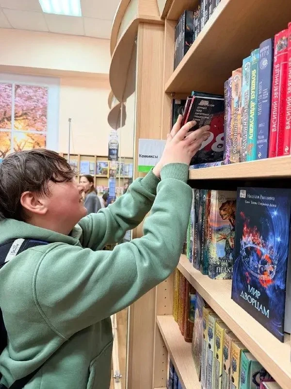 📚Чтение летом — это не просто способ занять время. Это:

✅Развитие воображения без фильтров и алгор