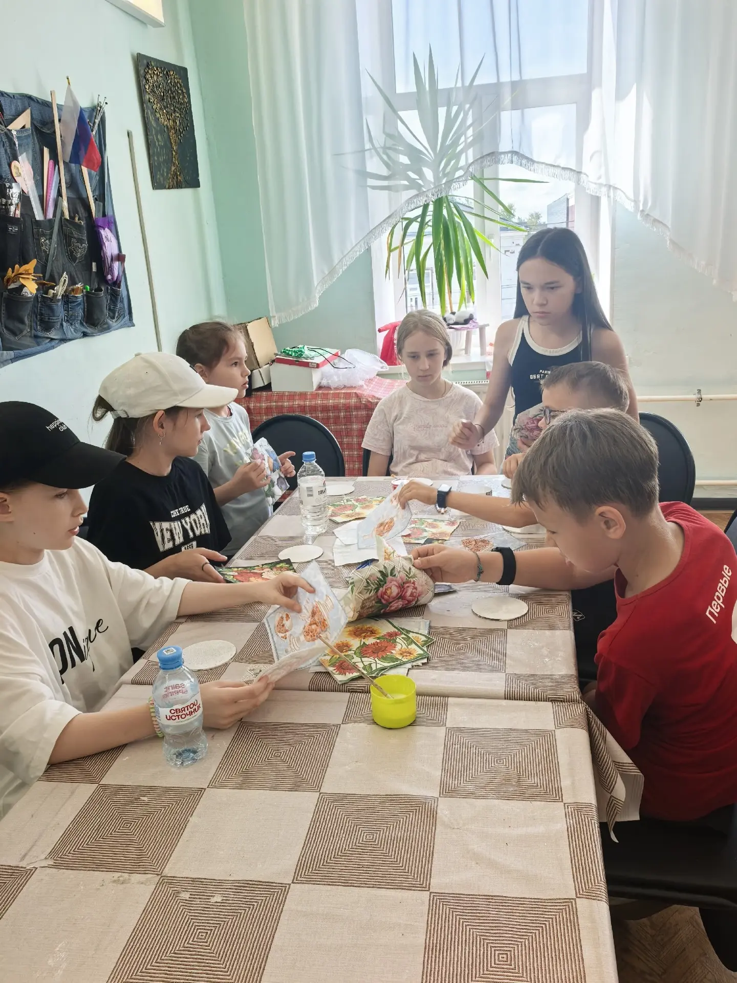 🔥Жаркий день во всех смыслах!

Сегодняшний день в школьном лагере - это готовый сценарий для летнег