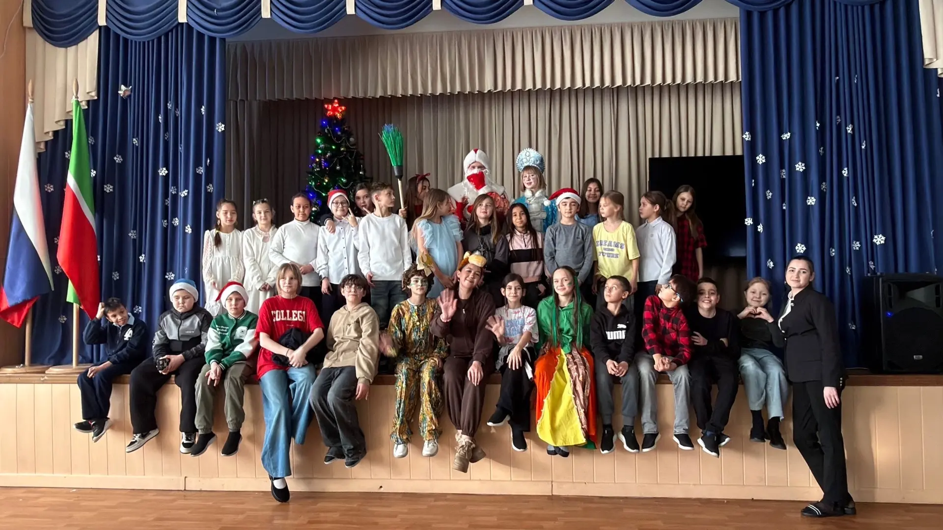 ☃️Знаете, что происходит, когда Дед Мороз и Снегурочка теряются в лесу прямо перед праздником? Начин