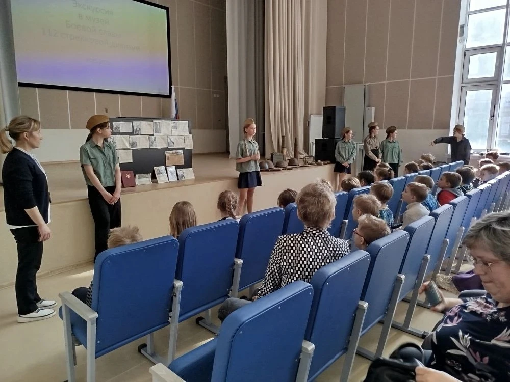 Скоро в первый класс 🎒  Знакомство со школой начинается не 1 сентября. И чтобы переход из детского с