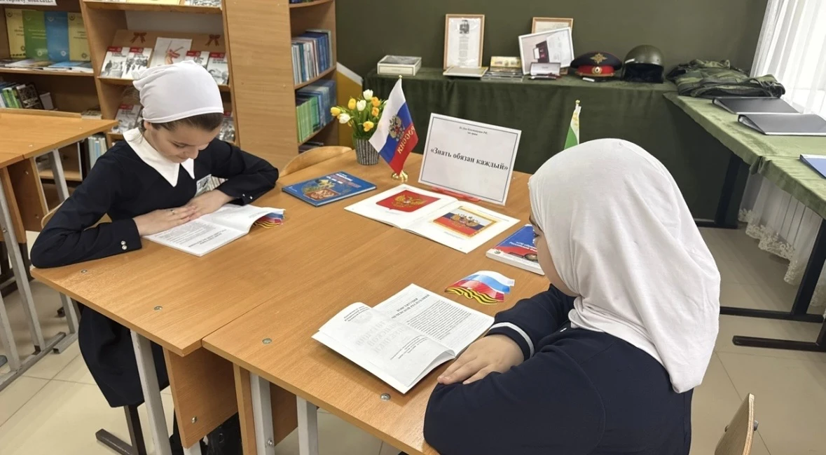 12 декабря наша школа активно включилась в празднование Дня Конституции Российской Федерации! 🇷🇺  Эт