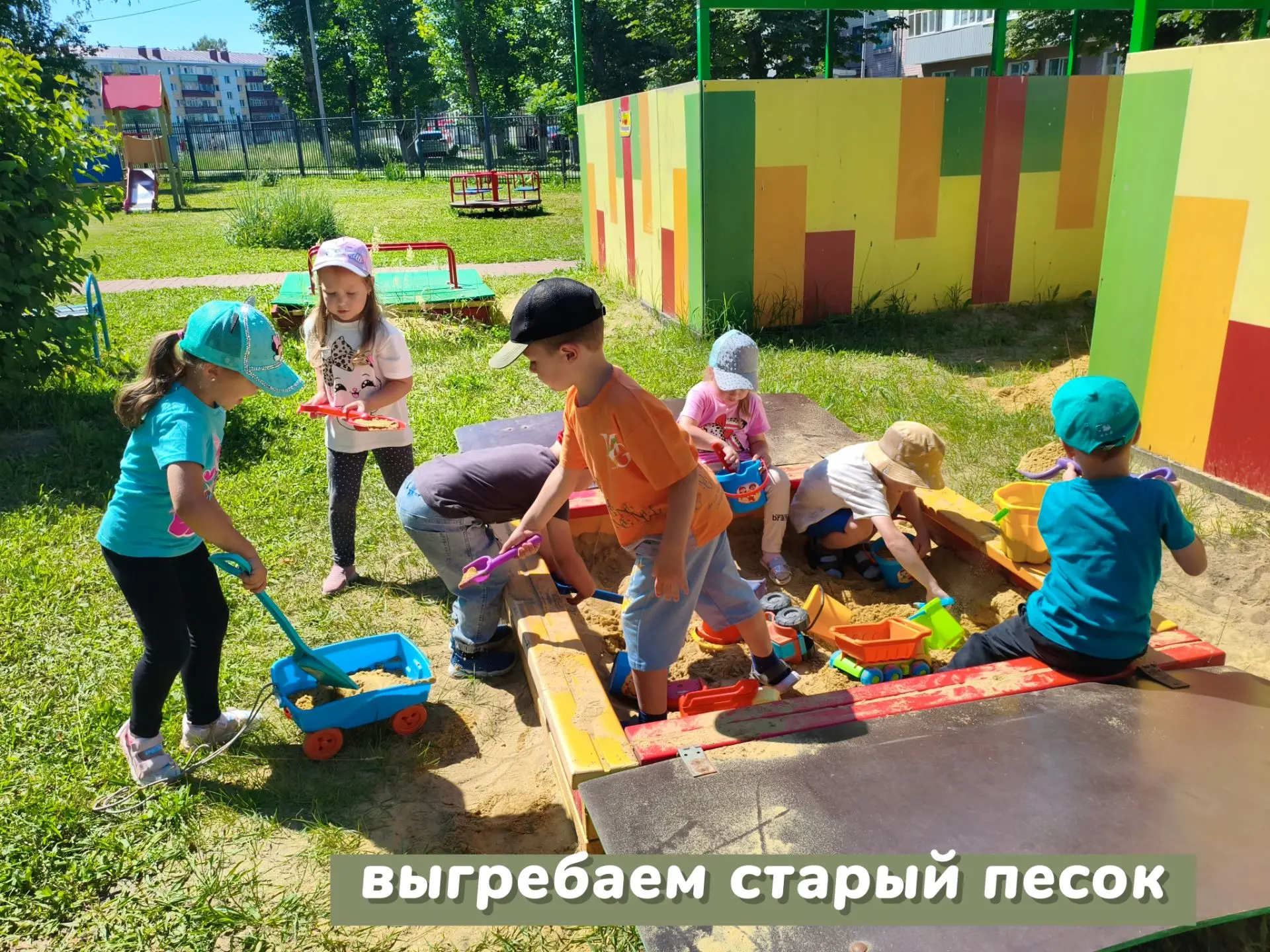 Песочная революция в нашем детсаду! 🪏
Свершилось то, о чём шептались все лопаточки и формочки: мы з