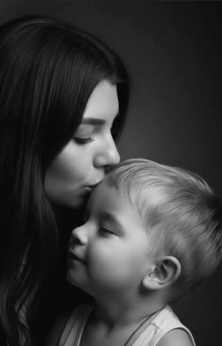 6 июля — Всемирный день поцелуя! 💋 Поцелуй — это не только романтика. Это тепло, забота и связь.

✨