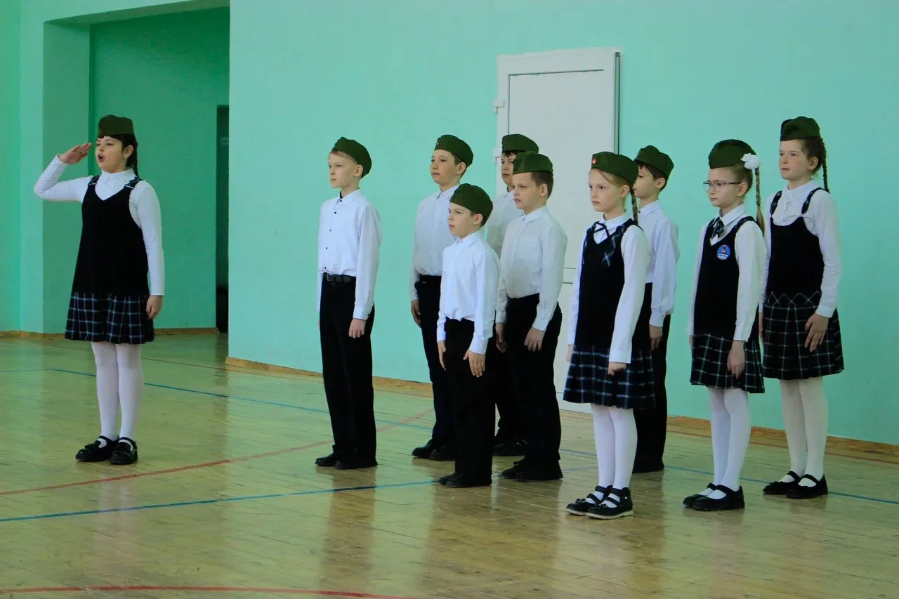 Маршируем к победе! 🥁   В нашей школе было шумно, дисциплинированно и очень масштабно! Мы принимали 