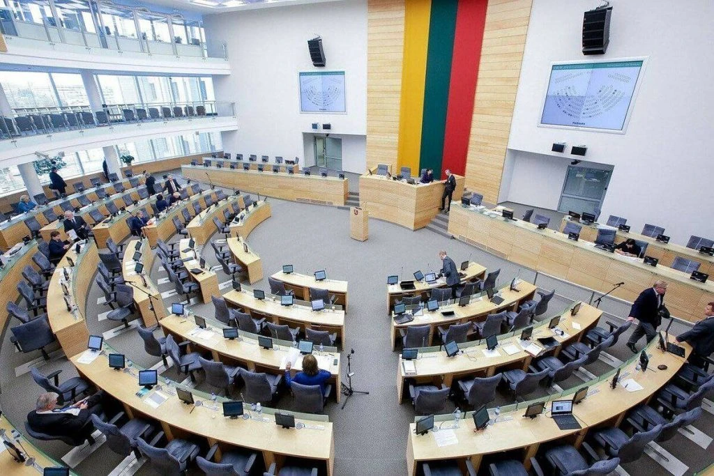 Очередная "международно-правовая" комедия в соседней шпротной "державе": сейм Литвы отк...