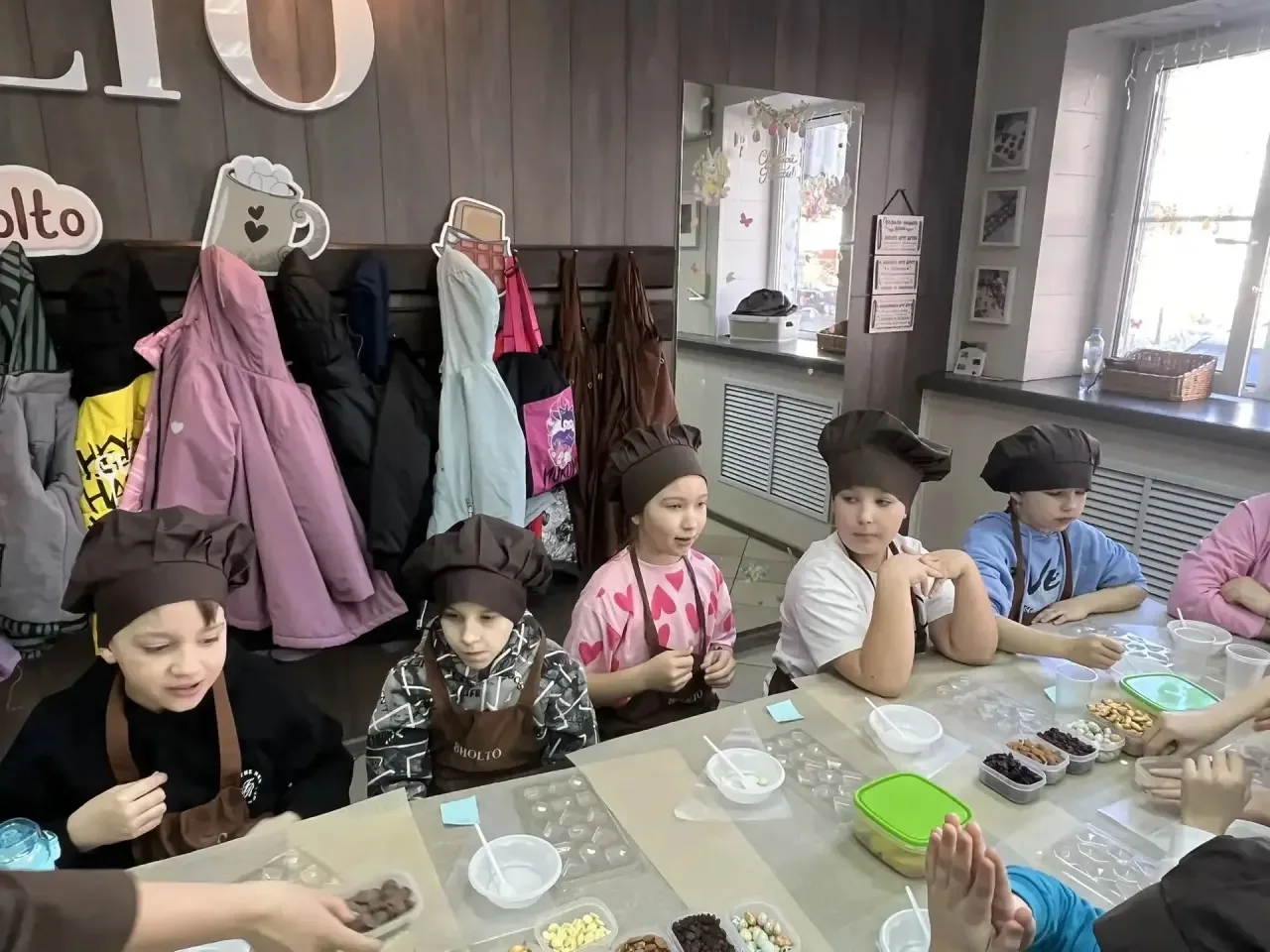 🍫 Отличный мастер-класс в "Шоколадном доме" для 2 "А" класса 🍫  15.03.2026 г. ученики 2 "А" класса о