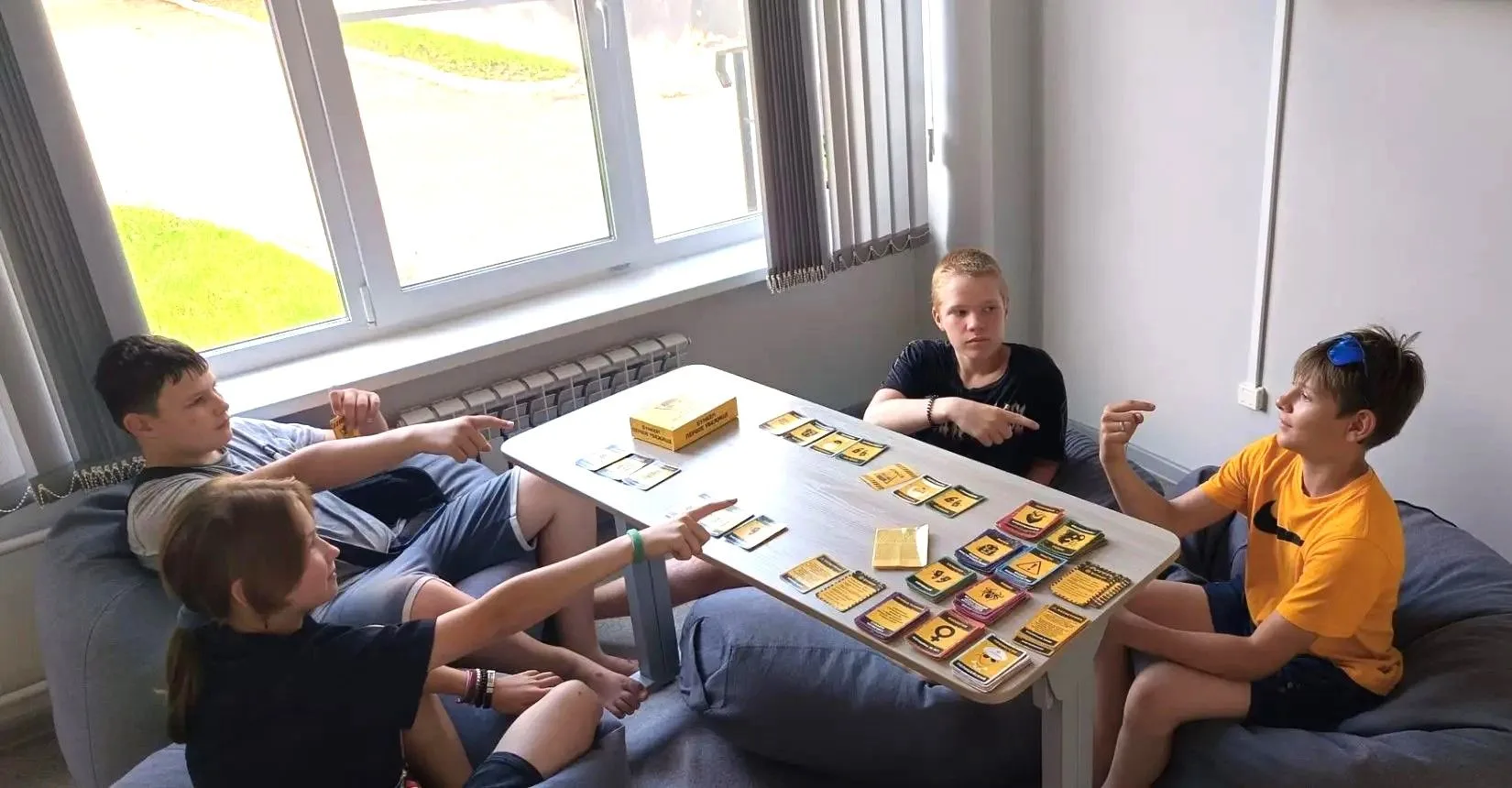 Вторник — отличный день для встречи с друзьями! 🎲😊 
👋Сегодня к нам в молодёжный центр заглянули р