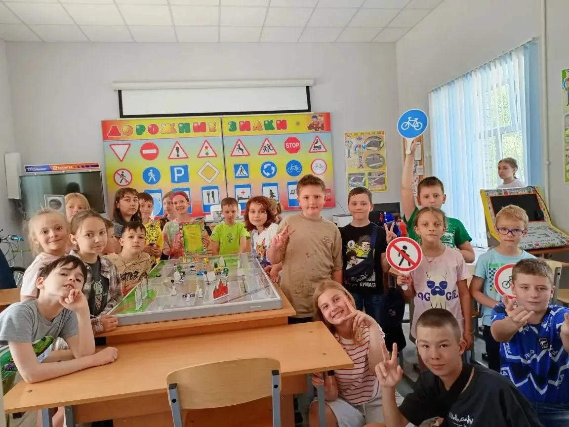 🚦🚸Вчера воспитанники пришкольного лагеря посетили лицей №15, где на базе образовательного учрежден