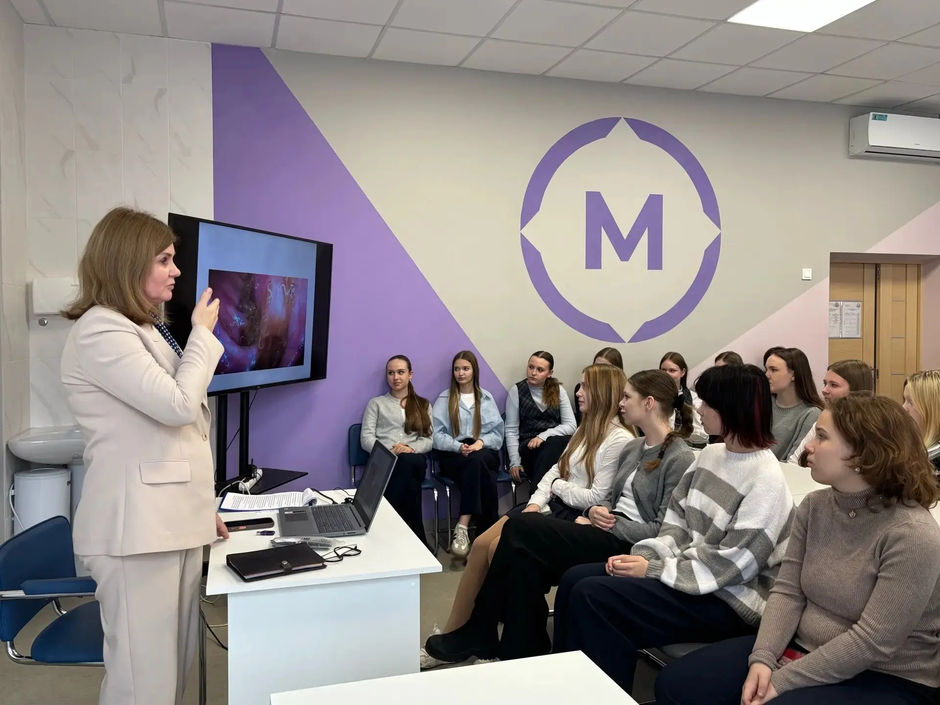 В рамках проекта «Школа юного медика» в медицинском колледже прошло очередное занятие для школьников