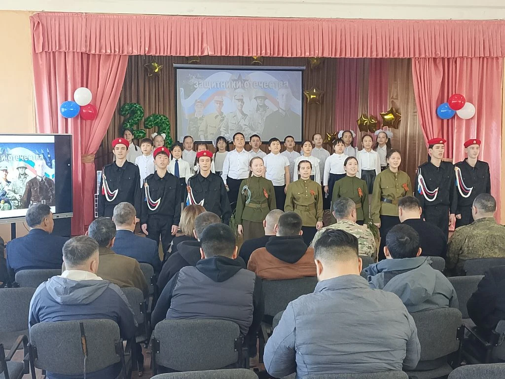 Чествуем защитников: праздничный концерт в нашей школе 🇷🇺🎖   В преддверии 23 февраля в стенах нашей 