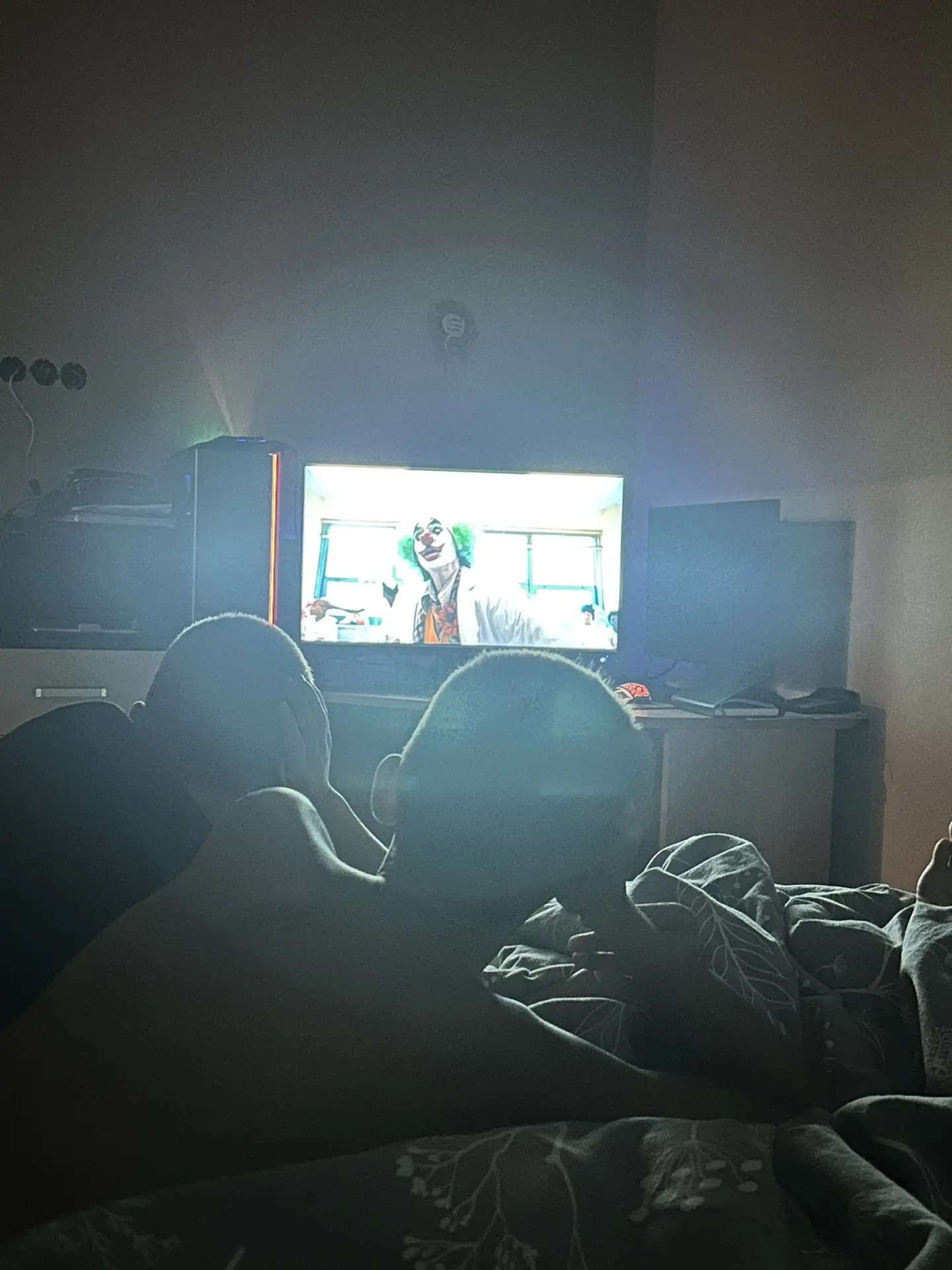 Вечерний  просмотр фильма 🍿