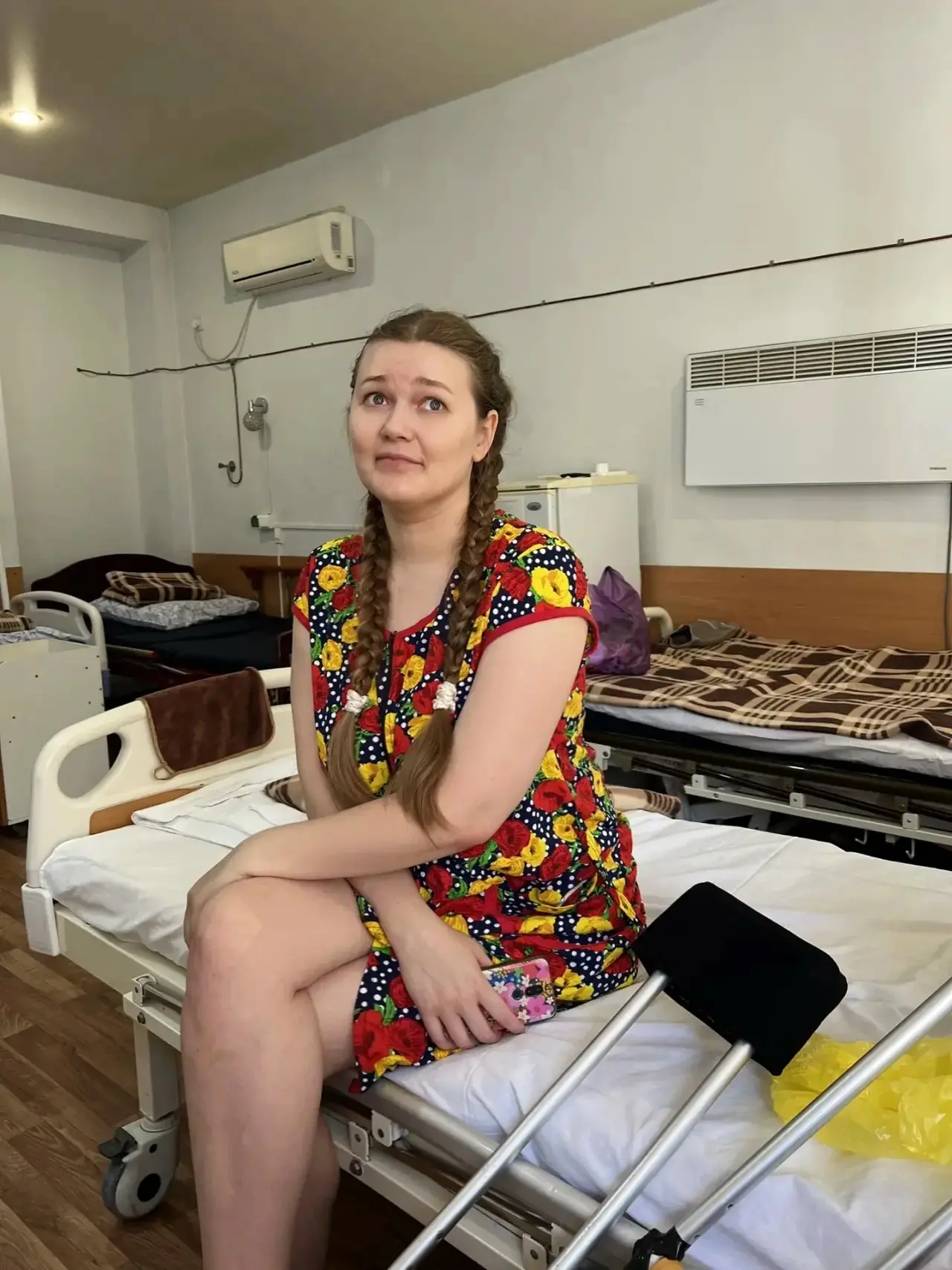 Это я сижу жду операцию, взяла самый красивый халатик на госпитализацию😅Понервничала, ...