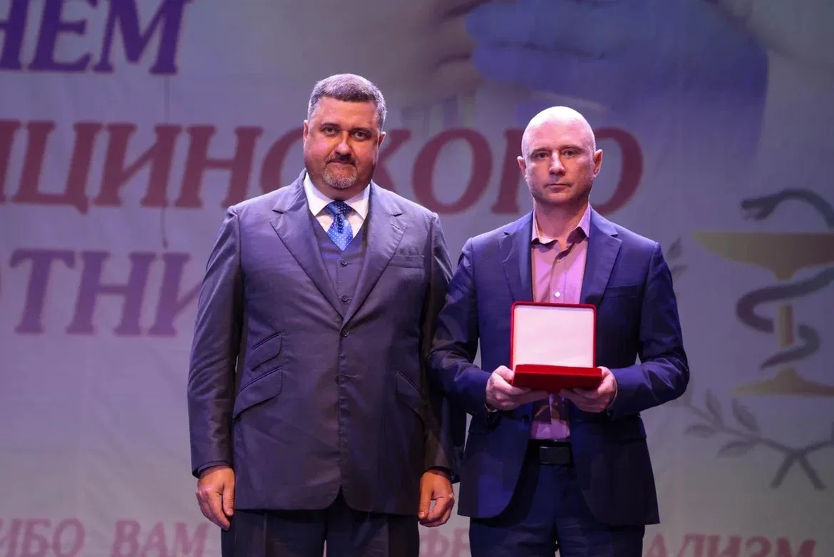Поздравляем медицинских работников, получивших государственные награды и звания…
