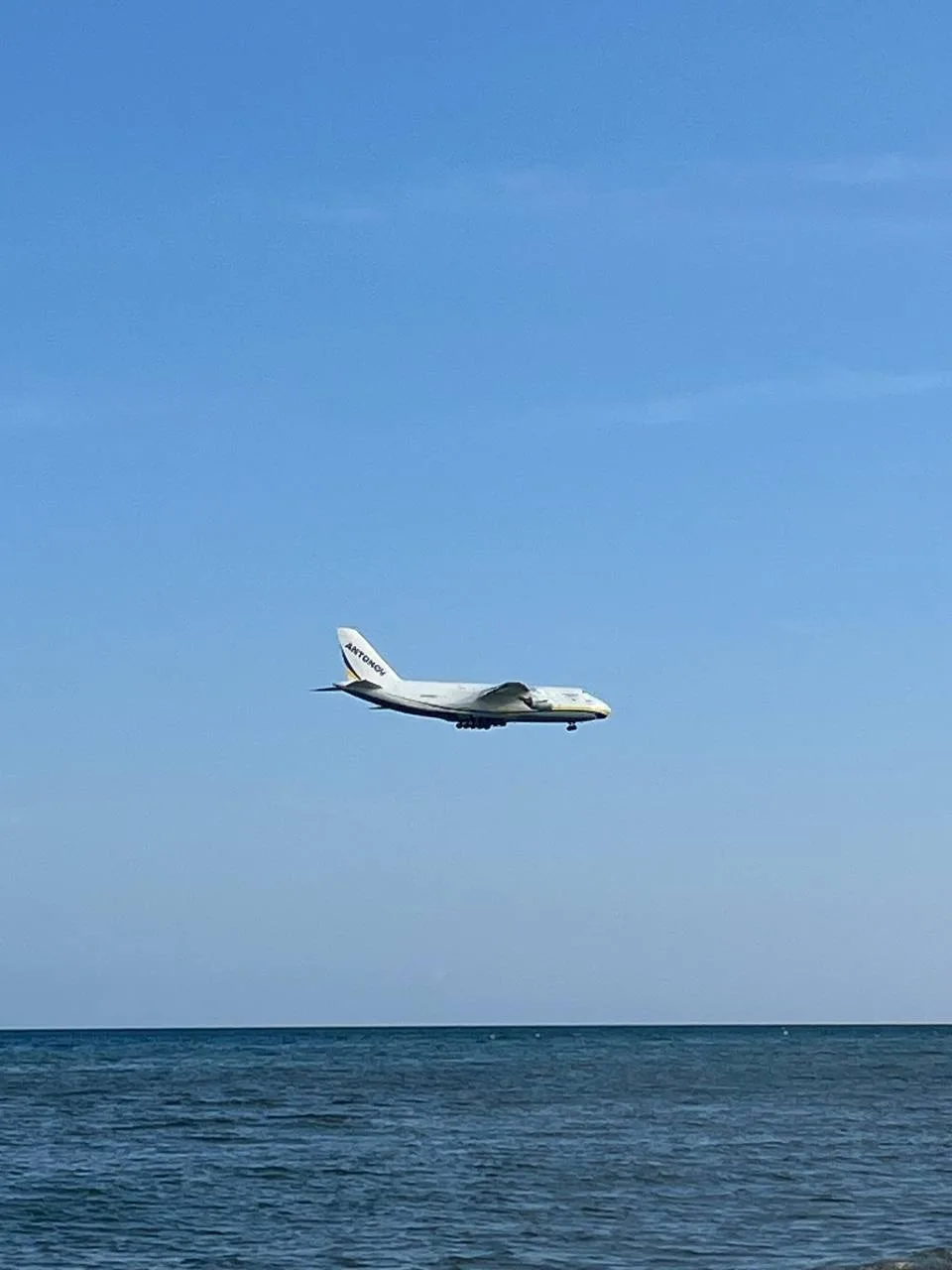 В последнее время в аэропорту Ларнаки нередко можно наблюдать самолёты Ан-124-100, прин...