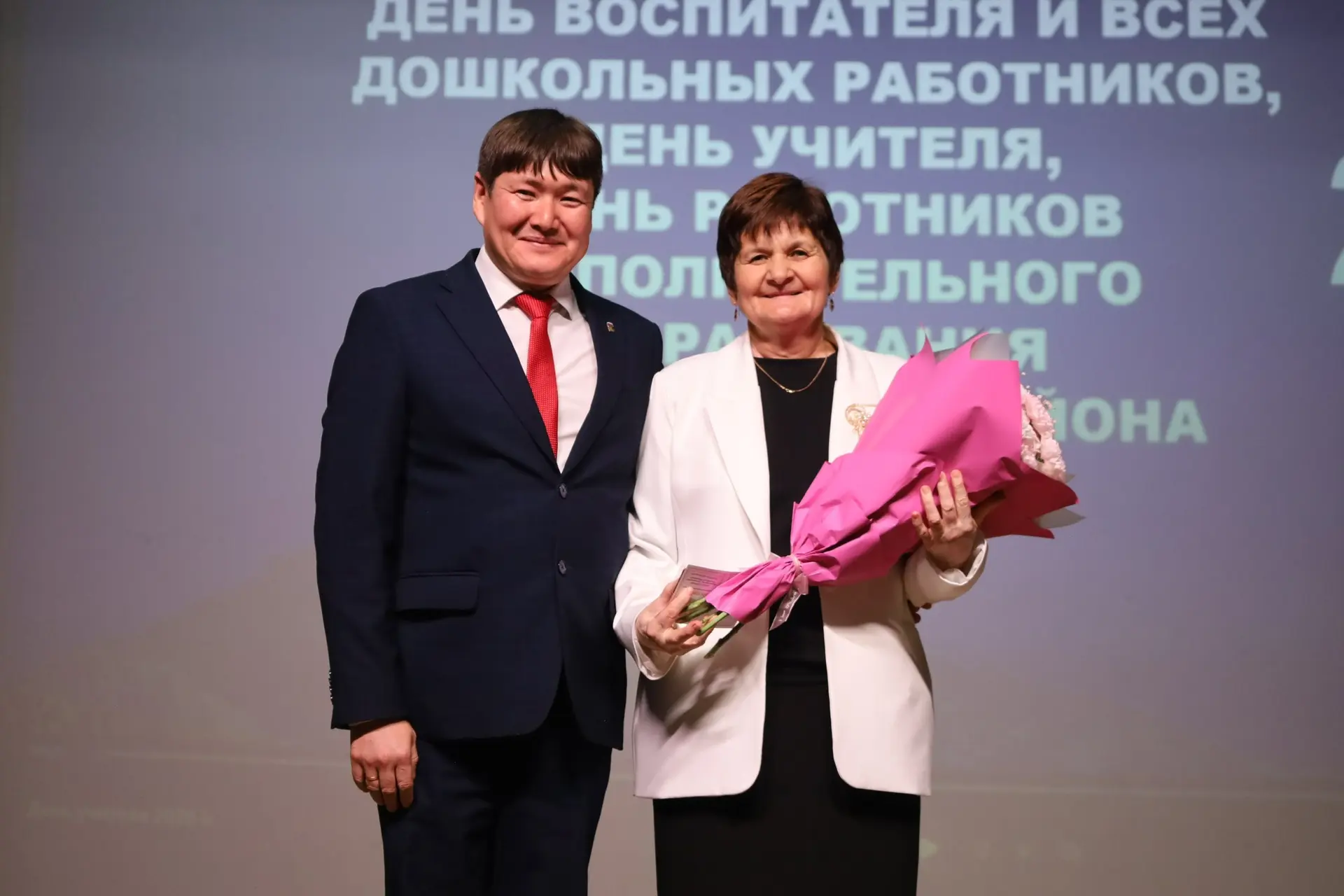 Сегодня в Турочаке состоялось торжественное мероприятие, посвященное сразу трем важным ...