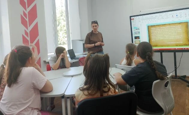 💫 Сегодня все отряды нашего летнего оздоровительного лагеря по очереди побывали на уроке-детективе�