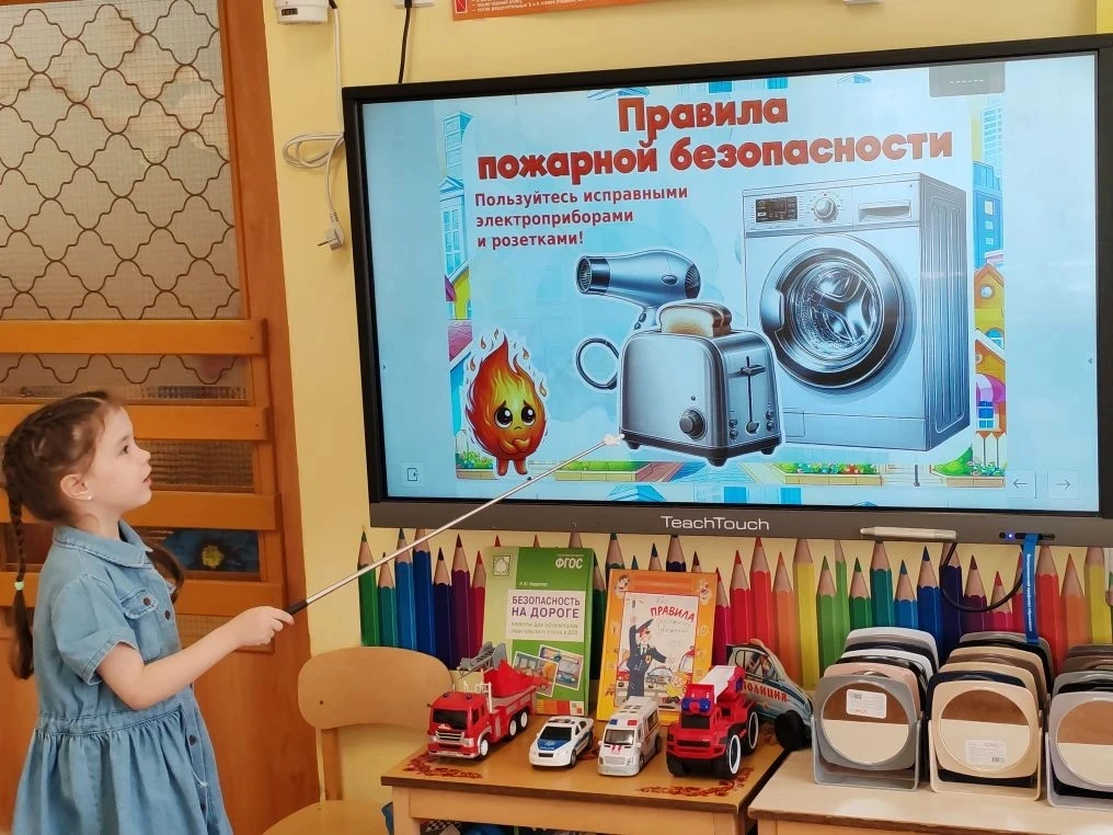 В рамках проекта Предшкола- стандарт детского сада на тематической неделе " Мир без опасностей " в  