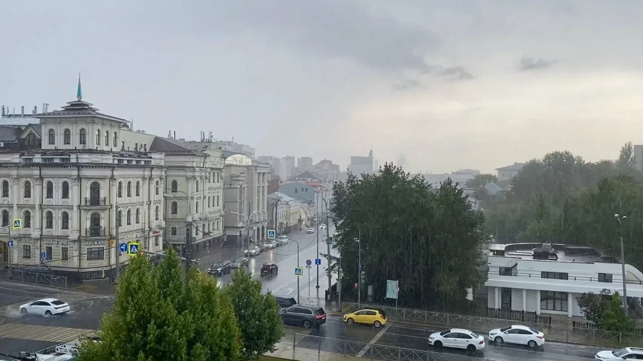 Завтра в Казани обещают сильные дожди, грозы и град, порывы ветра до 15–20 м/с