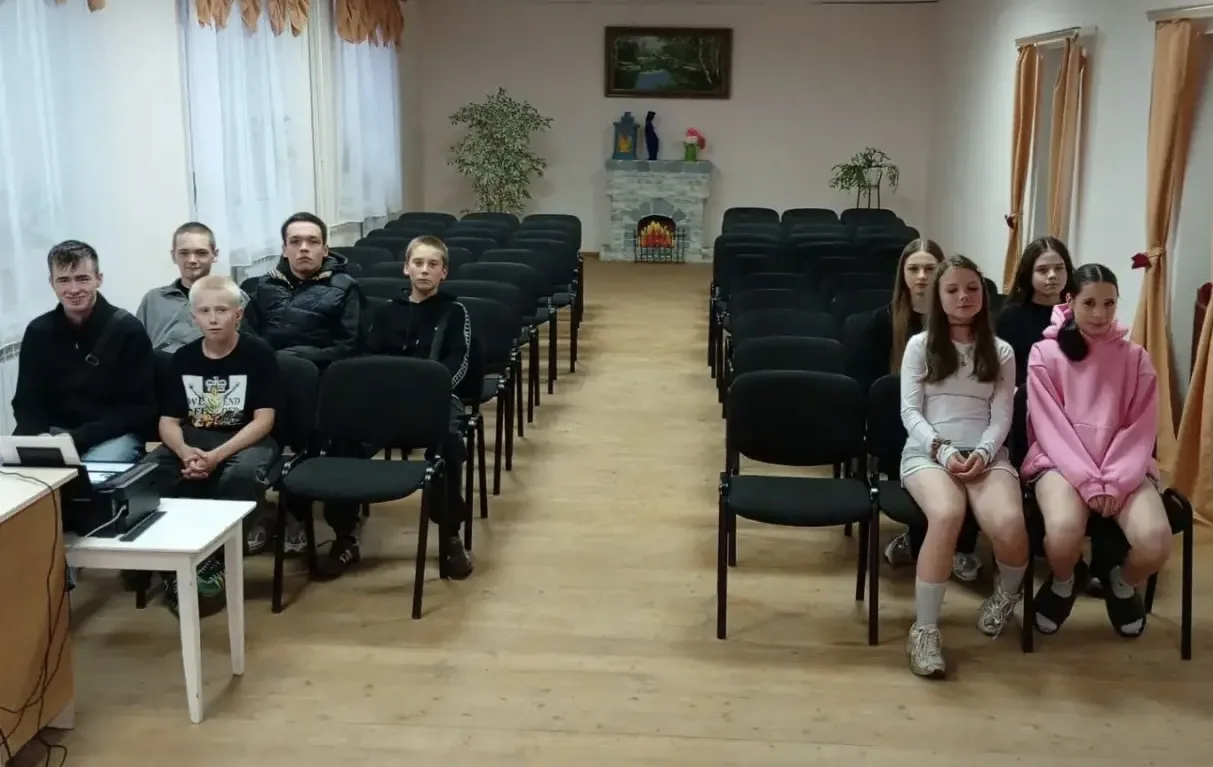 В Кабаевском СДК прошла важная беседа на тему «Россия — против террора». Работники культуры обсудили