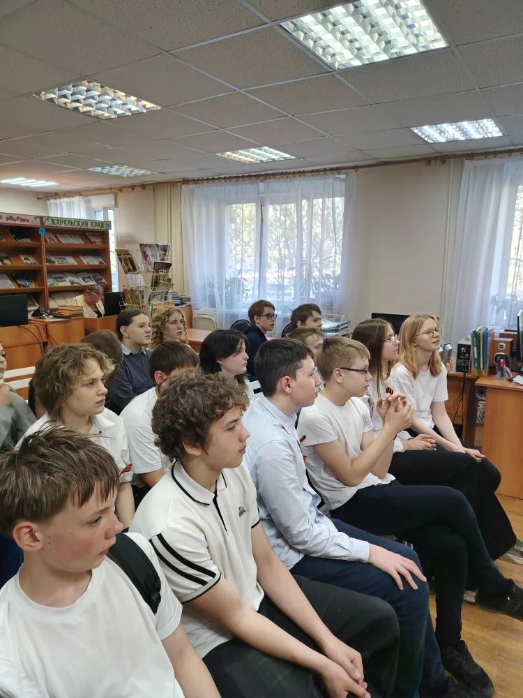 ЭКОЛОГИЧЕСКИЙ БИБЛИОТЕЧНЫЙ УРОК  06 мая обучающиеся 7А класс вместе с классным руководителем Людмило