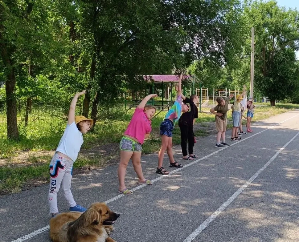 ☀️ День на пришкольной площадке получился насыщенным и полезным!
Сначала ребята приняли участие в во