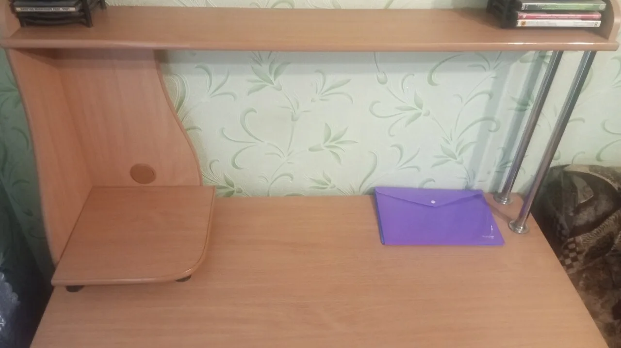 Продам компьютерный стол и кресло, б/у, 4000 руб.