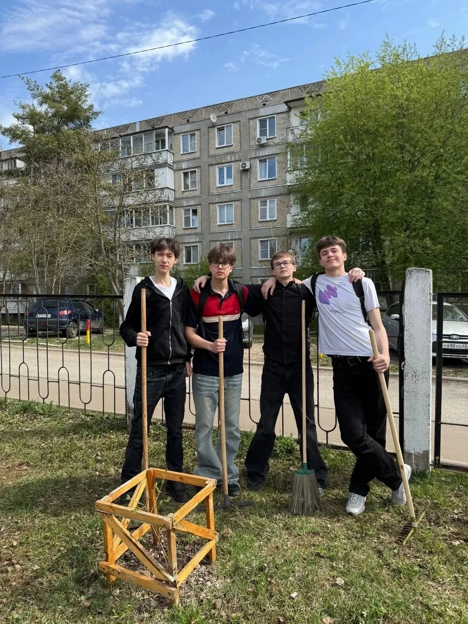 🌿Внимание! ❗❗❗  В нашей школе операция "БУНТ"- большая уборка нашей территории!  Пусть планета стане