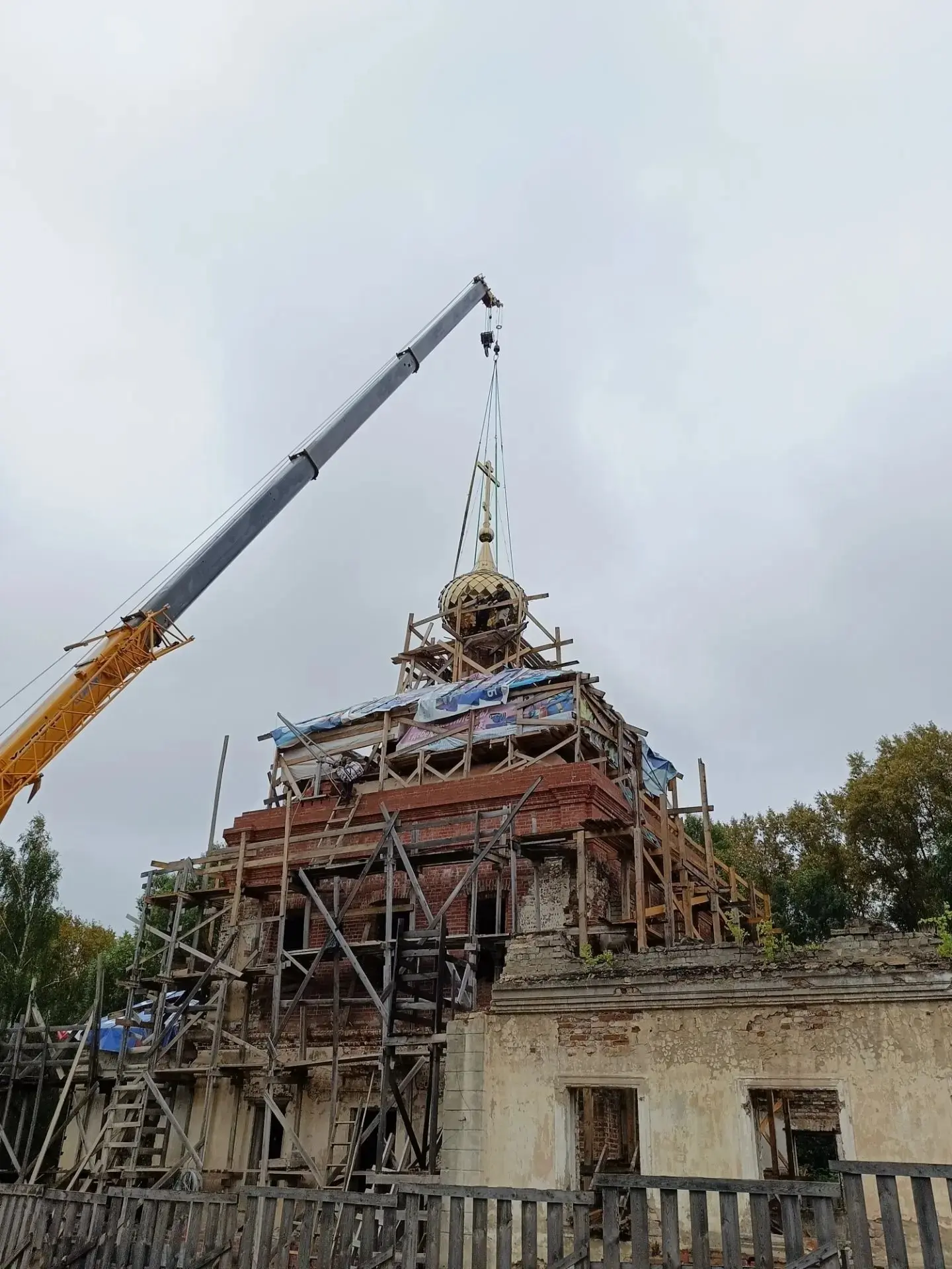 В Островском возрождают храм Феодоровской иконы Божией матери