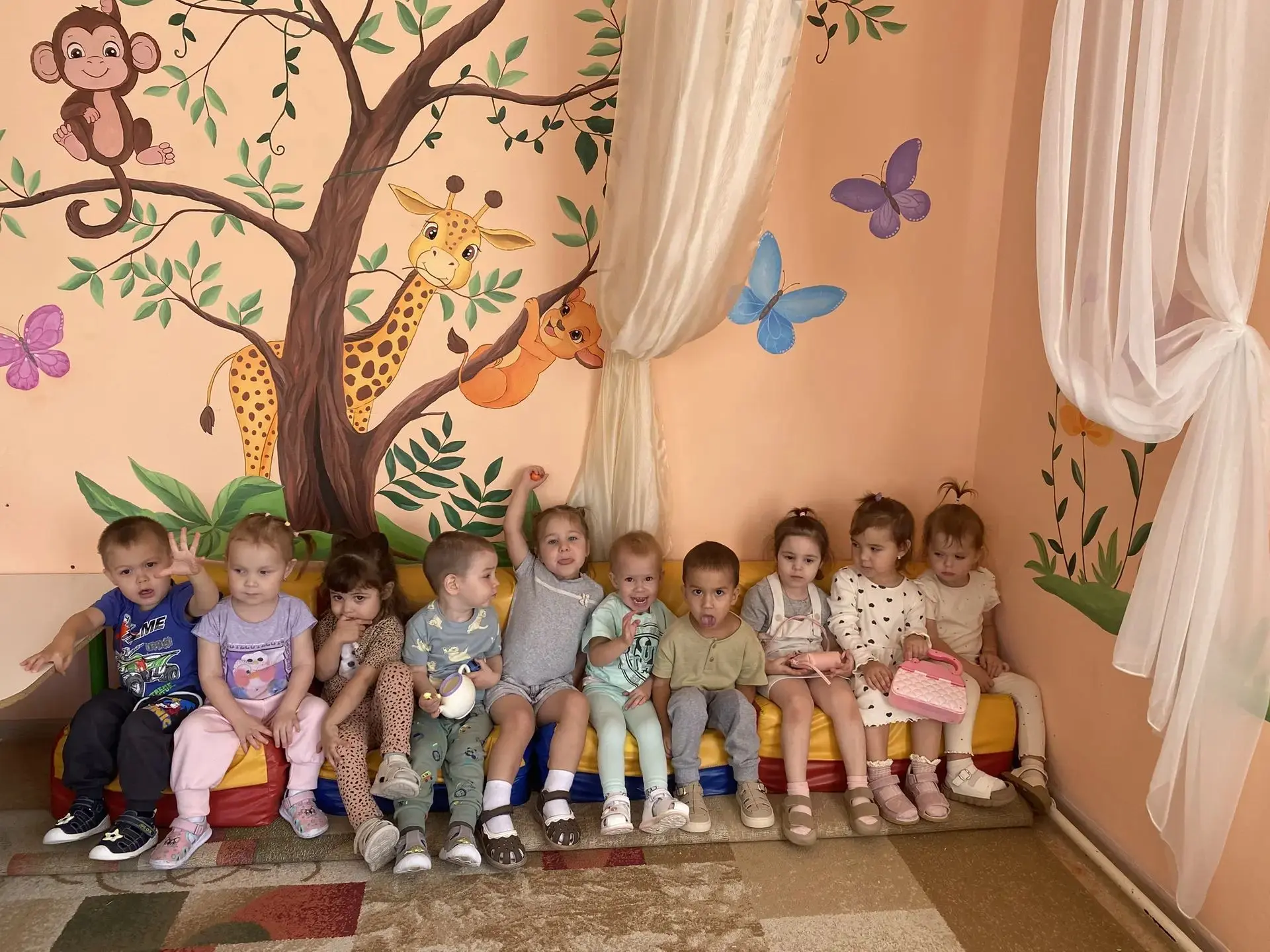 Наши будни в период адаптации. 1 младшая группа.