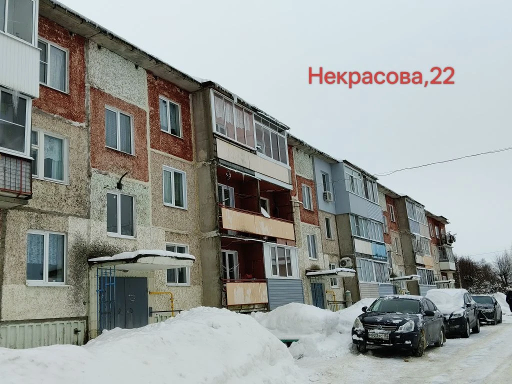 Работниками ООО "Палех Дом " ведутся работы по удалению наледи с крыш МКД