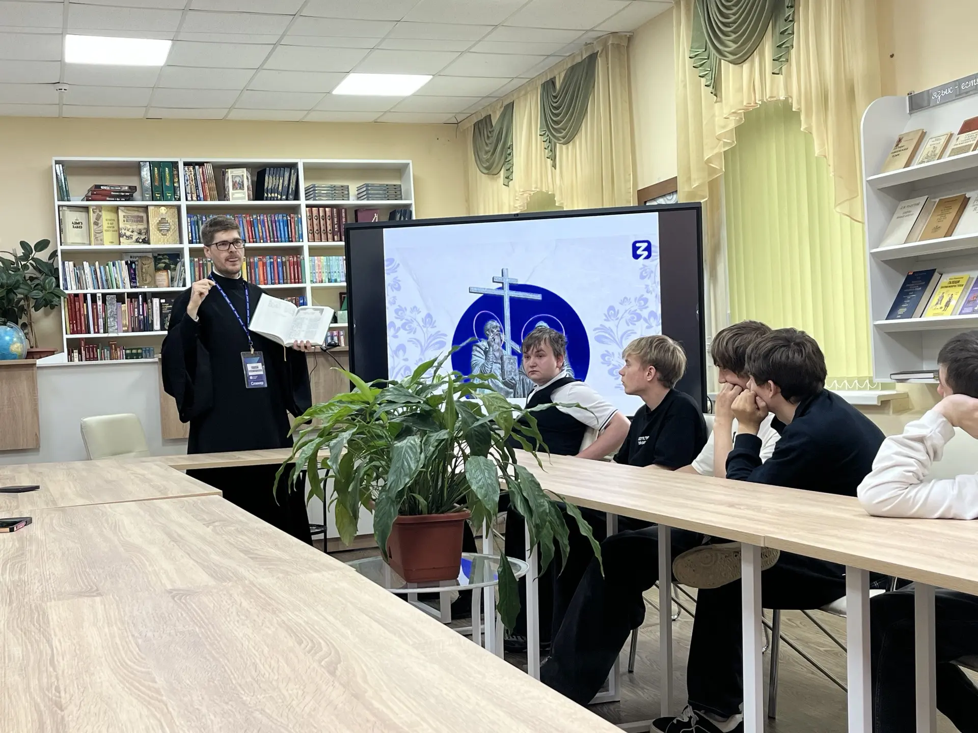 📖 От Кирилла и Мефодия до современных слова: как мы провели время в библиотеке 🎙️  Вчера наши ученик