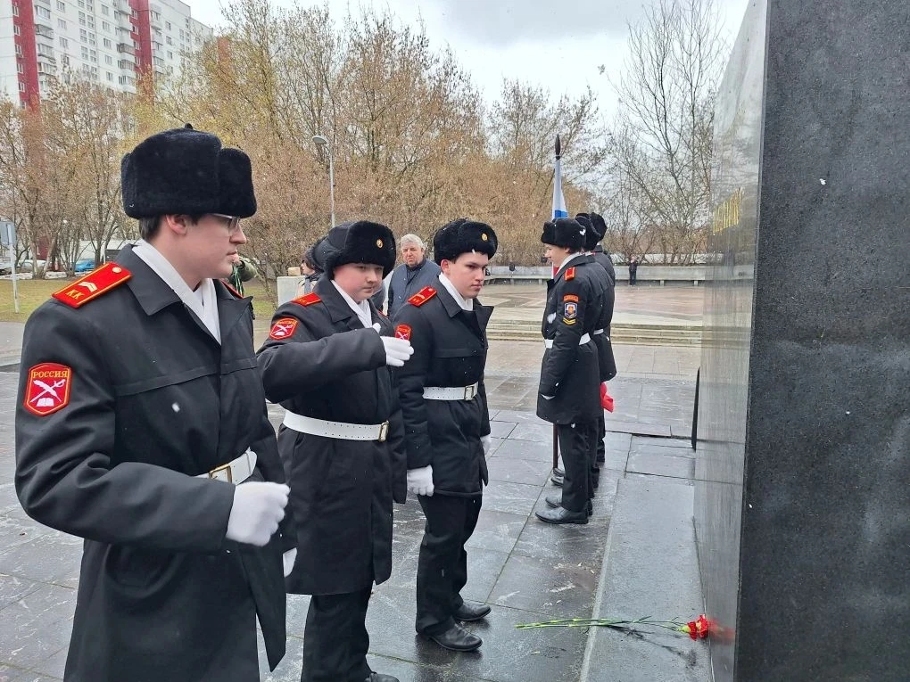 ПАТРИОТИЧЕСКАЯ АКЦИЯ  ⭐ Кадеты 8 «Б» приняли участие в Патриотической акции в честь Международного д