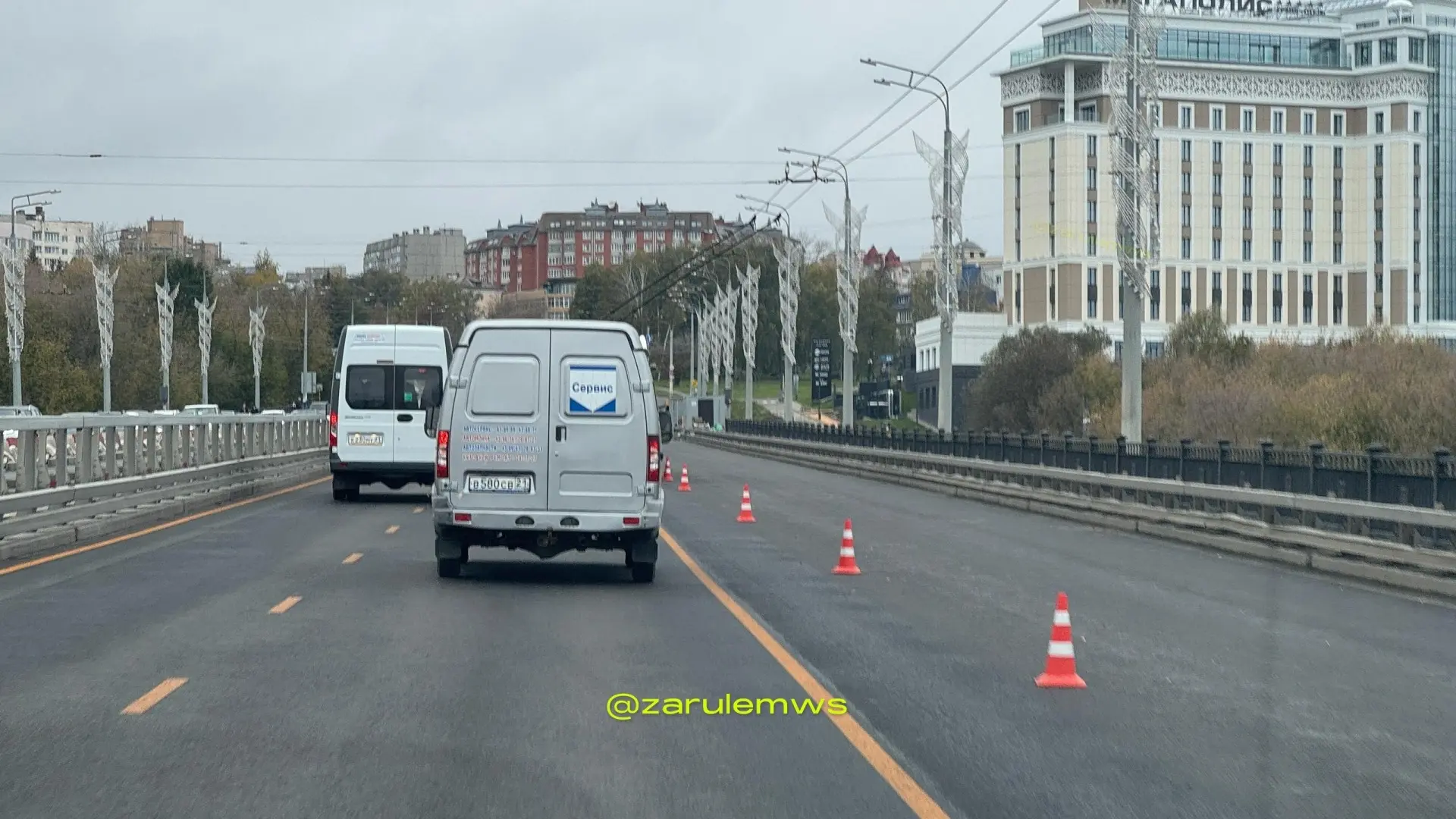 🌉🚗 В СЗР — без тыгыдыка: на Московском мосту открывают обновлённые полосы из центра