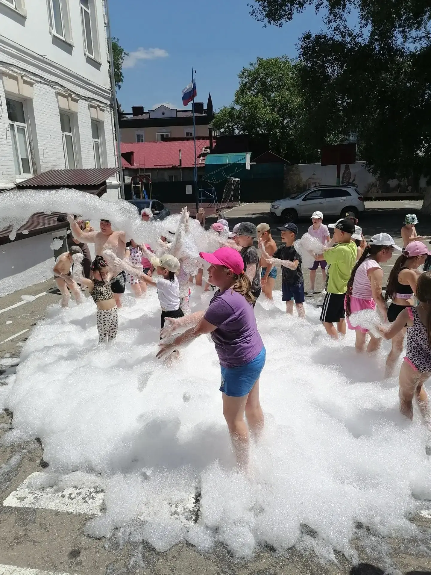 «Космос, пена и мороженое»: вторая смена в лагере «Городок здоровья»

В пришкольном лагере «Городок 