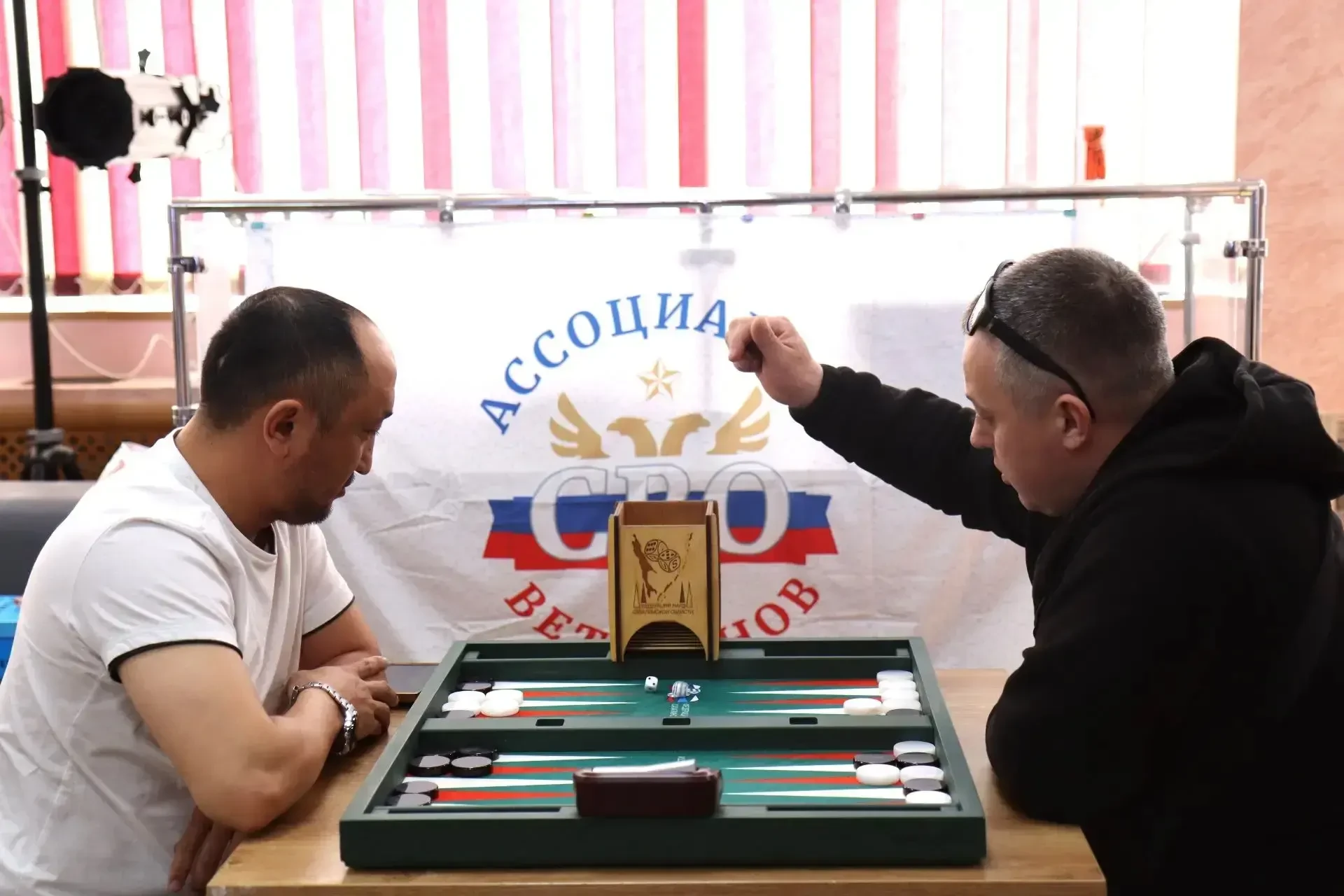 Впервые в Холмске состоялся турнир по нардам среди участников СВО. Организаторами турнира выступили 