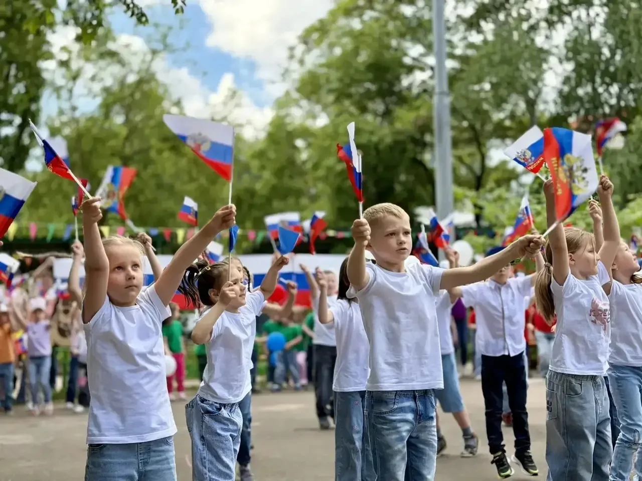 🇷🇺Делимся впечатлениями с празднования Дня России в наших дошкольных отделениях!

Наши воспитанник