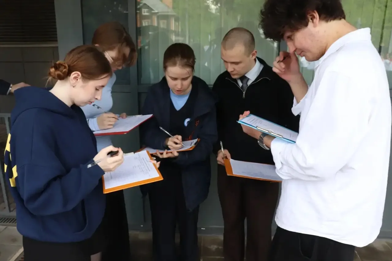 Традиционный смотр строя и песни прошел сегодня в Лицее. В мероприятии, посвященном 81-й годовщине п